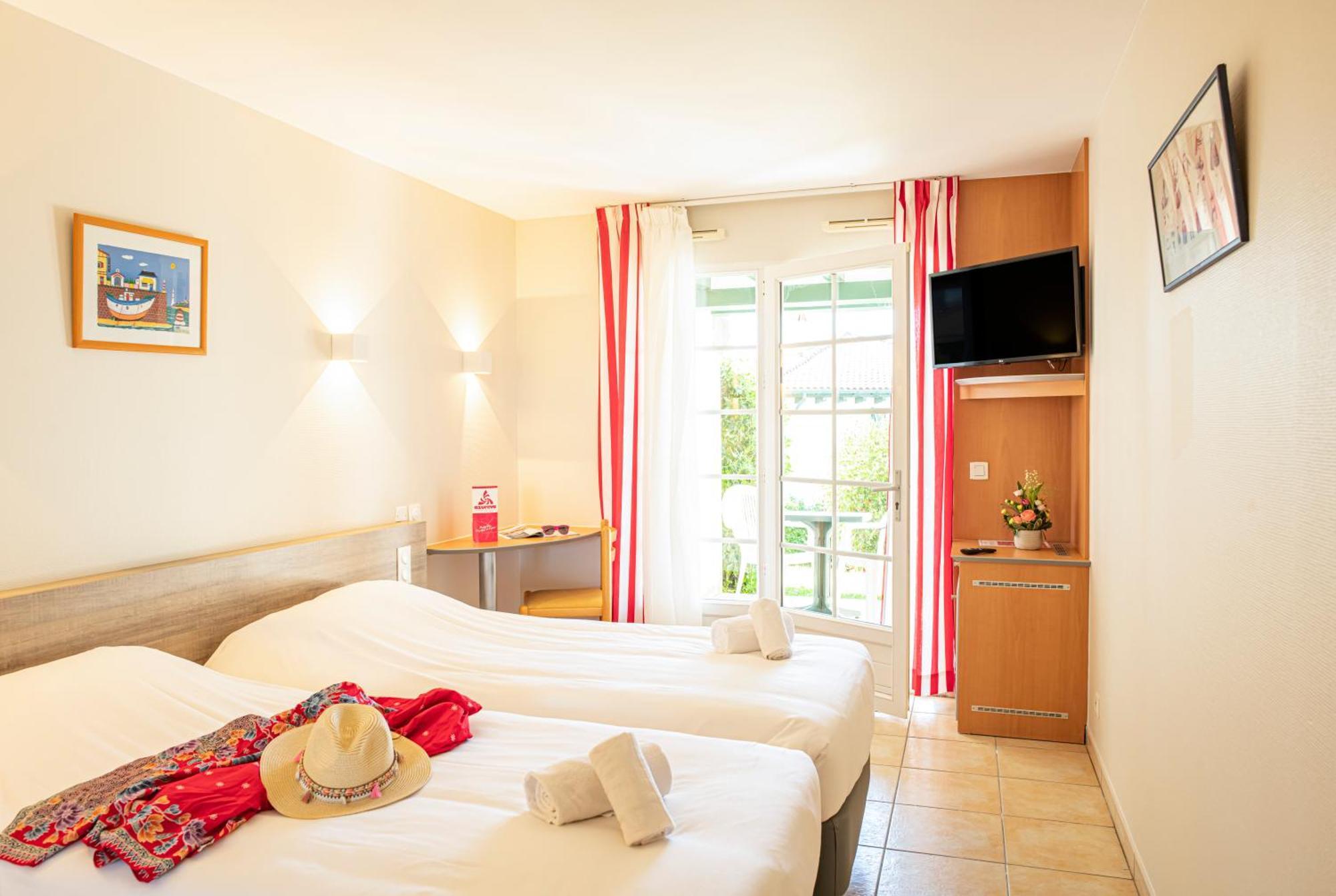 Azureva Hendaye Hotel ภายนอก รูปภาพ